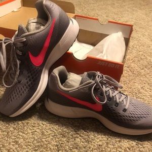 Nike Women’s Air Zoom Pegasus Size 10